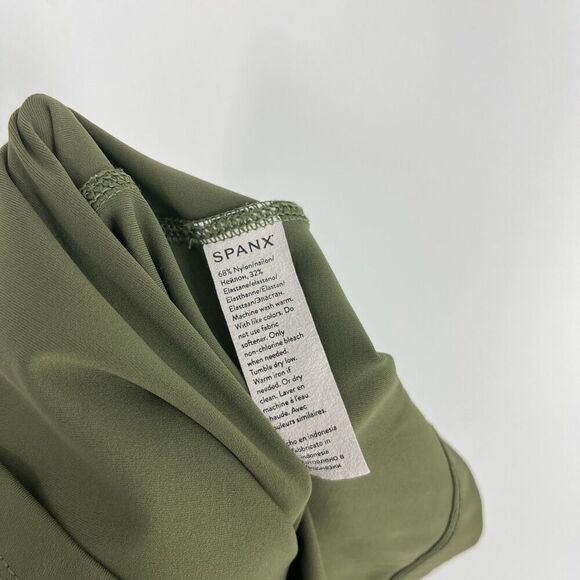 Spanx Tank Top Size Medium Womens Green The Get Moving Fitted Cropped Scoop Neck - Picture 6 of 7